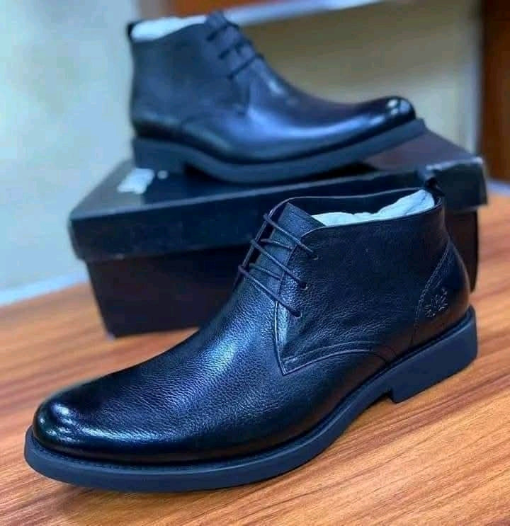 Black textured leather men's chukka/ankle boots